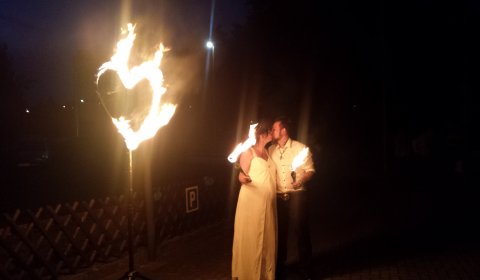 brennendes Herz Hochzeitsfeuershow
